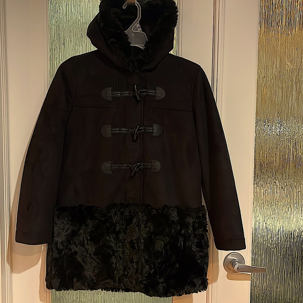 Gap girls size large ( 10) warm pea coat with fur trim on bottom and good